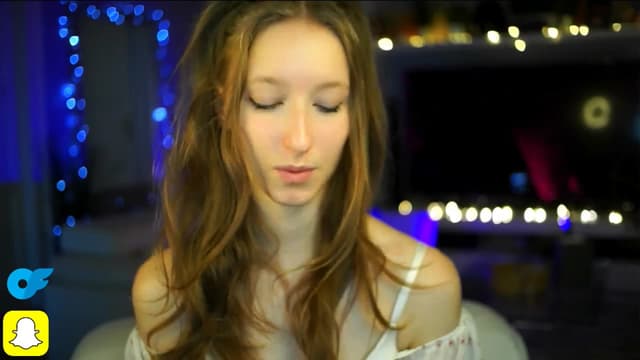 Gallery image thumbnail from Kira9's myfreecams stream on, 10/18/2025, 18:37 image 13 of 20