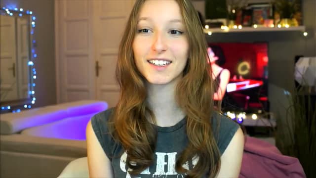 Gallery image thumbnail from Kira9's myfreecams stream on, 10/25/2025, 15:43 image 17 of 20