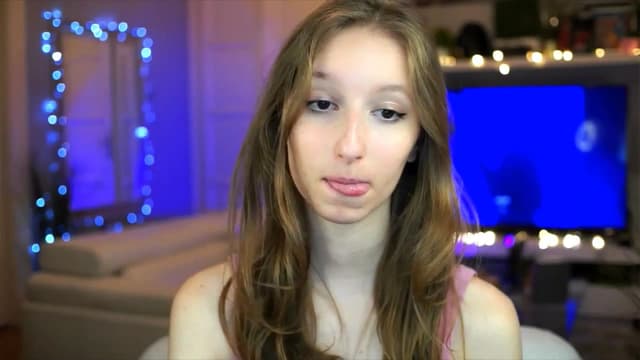 Gallery image thumbnail from Kira9's myfreecams stream on, 10/30/2025, 20:17 image 4 of 20