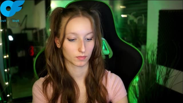 Gallery image thumbnail from Kira9's myfreecams stream on, 11/07/2025, 19:01 image 16 of 20