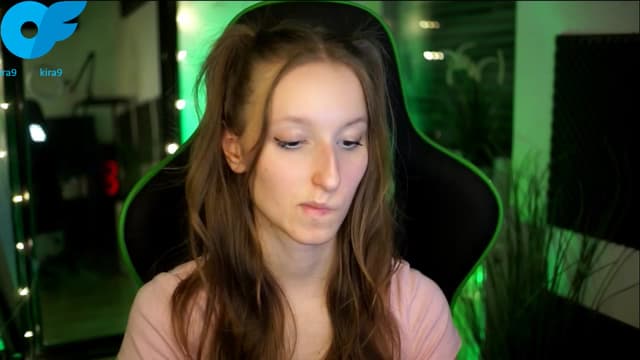 Gallery image thumbnail from Kira9's myfreecams stream on, 11/07/2025, 19:01 image 12 of 20