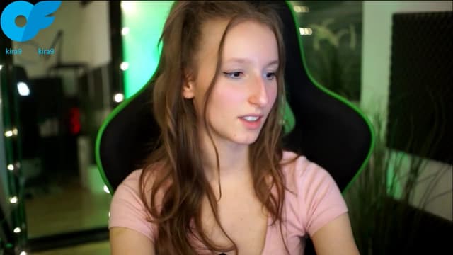 Gallery image thumbnail from Kira9's myfreecams stream on, 11/07/2025, 21:34 image 17 of 20