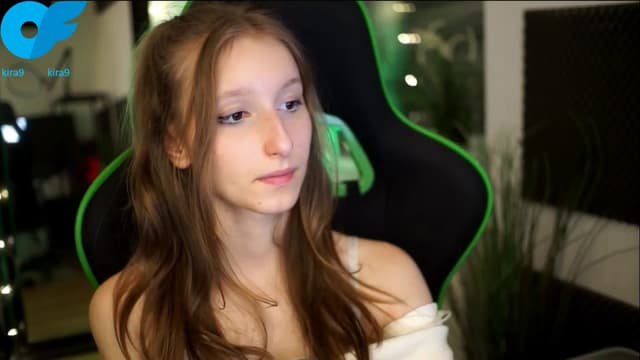 Gallery image thumbnail from Kira9's myfreecams stream on, 11/08/2025, 20:33 image 7 of 20