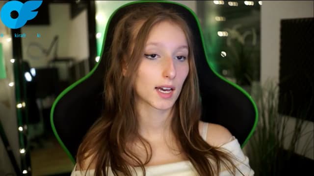 Gallery image thumbnail from Kira9's myfreecams stream on, 11/08/2025, 20:33 image 16 of 20