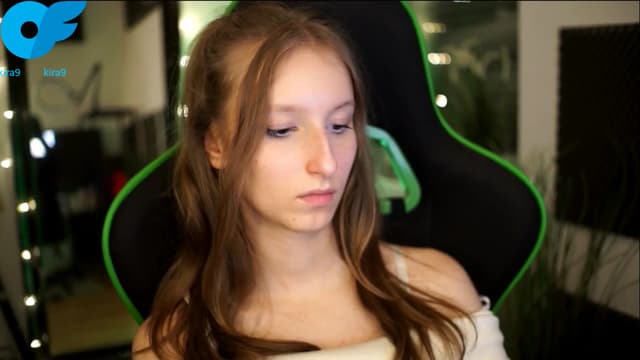 Gallery image thumbnail from Kira9's myfreecams stream on, 11/08/2025, 21:16 image 15 of 20