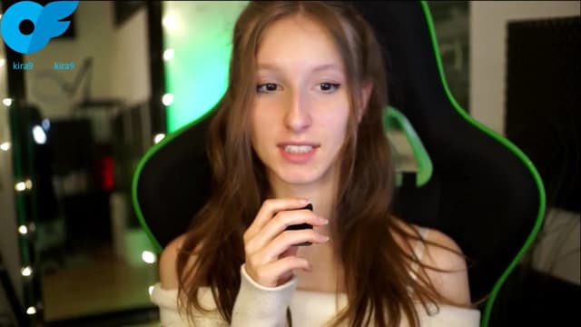 Gallery image thumbnail from Kira9's myfreecams stream on, 11/08/2025, 21:16 image 18 of 20