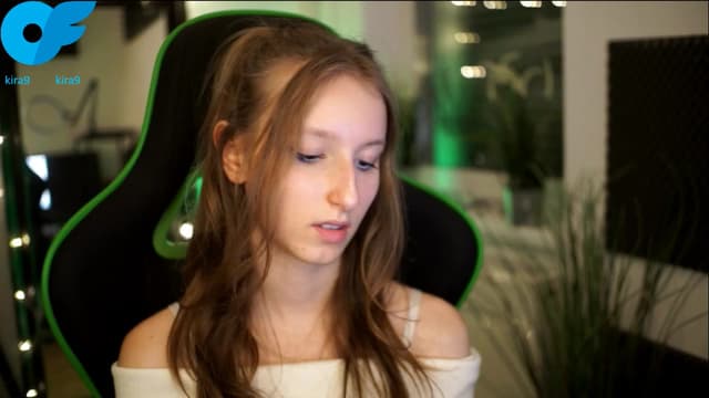 Gallery image thumbnail from Kira9's myfreecams stream on, 11/08/2025, 22:25 image 15 of 20