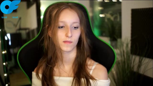 Gallery image thumbnail from Kira9's myfreecams stream on, 11/08/2025, 22:25 image 13 of 20
