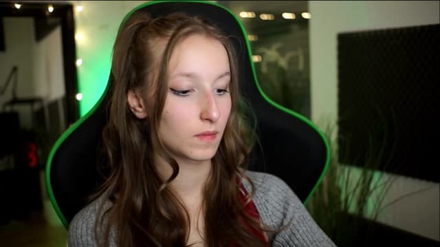 Gallery image thumbnail from Kira9's myfreecams stream on, 11/14/2025, 16:12 image 15 of 20