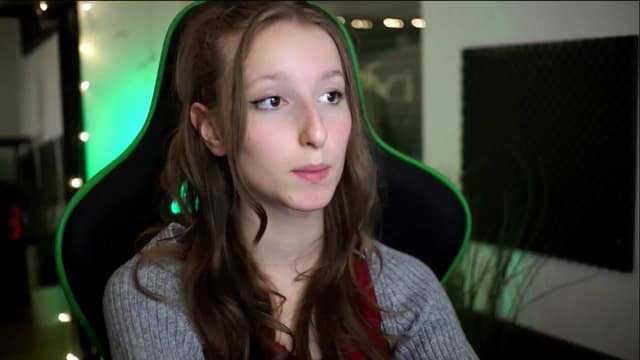 Gallery image thumbnail from Kira9's myfreecams stream on, 11/14/2025, 17:09 image 16 of 20