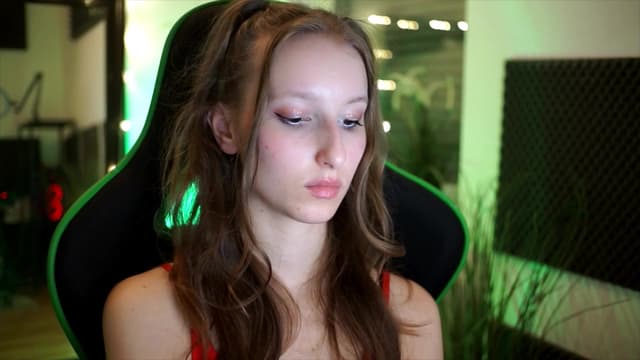 Gallery image thumbnail from Kira9's myfreecams stream on, 11/16/2025, 17:57 image 17 of 20