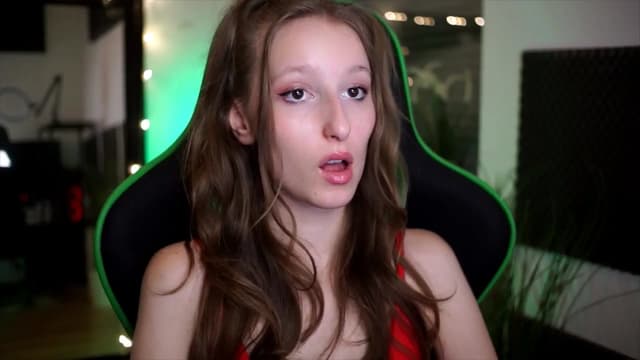 Gallery image thumbnail from Kira9's myfreecams stream on, 11/16/2025, 17:57 image 5 of 20