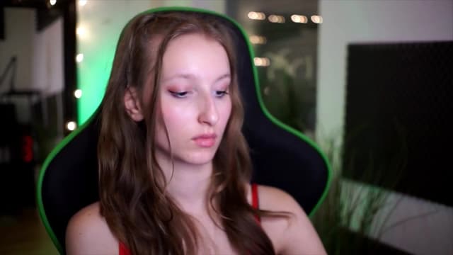 Gallery image thumbnail from Kira9's myfreecams stream on, 11/16/2025, 19:22 image 4 of 20