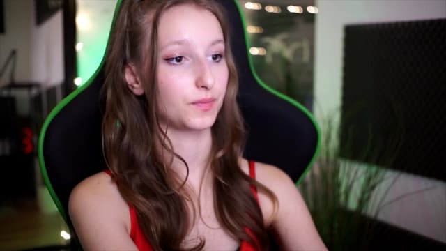 Gallery image thumbnail from Kira9's myfreecams stream on, 11/16/2025, 19:22 image 8 of 20