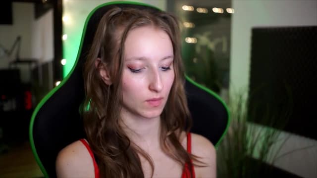 Gallery image thumbnail from Kira9's myfreecams stream on, 11/16/2025, 19:22 image 19 of 20