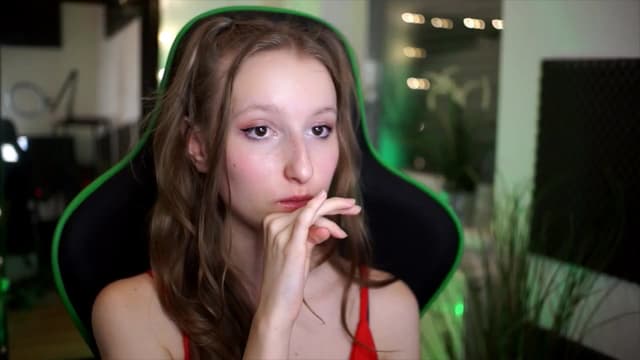 Gallery image thumbnail from Kira9's myfreecams stream on, 11/16/2025, 19:22 image 15 of 20