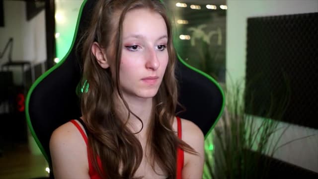 Gallery image thumbnail from Kira9's myfreecams stream on, 11/16/2025, 20:31 image 17 of 20