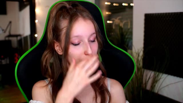 Gallery image thumbnail from Kira9's myfreecams stream on, 11/17/2025, 20:28 image 7 of 20