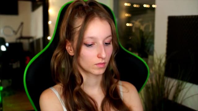 Gallery image thumbnail from Kira9's myfreecams stream on, 11/17/2025, 20:28 image 15 of 20
