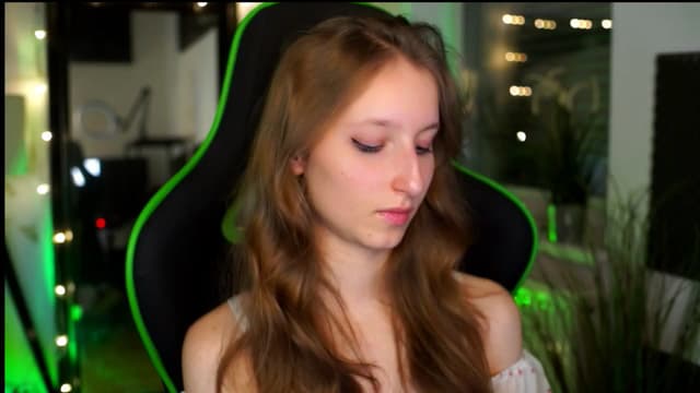 Gallery image thumbnail from Kira9's myfreecams stream on, 11/17/2025, 21:41 image 3 of 20