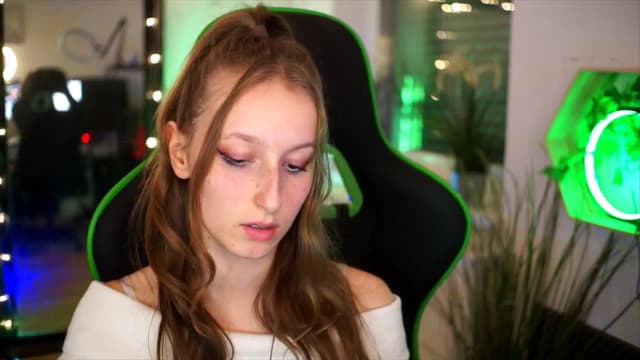 Gallery image thumbnail from Kira9's myfreecams stream on, 11/20/2025, 21:49 image 11 of 20