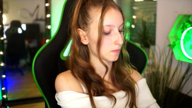 Gallery image thumbnail from Kira9's myfreecams stream on, 11/20/2025, 21:49 image 13 of 20