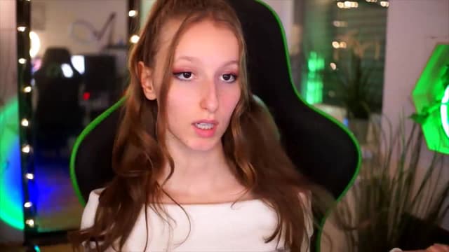 Gallery image thumbnail from Kira9's myfreecams stream on, 11/20/2025, 21:49 image 7 of 20