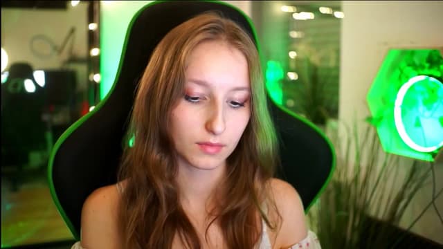 Gallery image thumbnail from Kira9's myfreecams stream on, 11/22/2025, 21:51 image 4 of 20