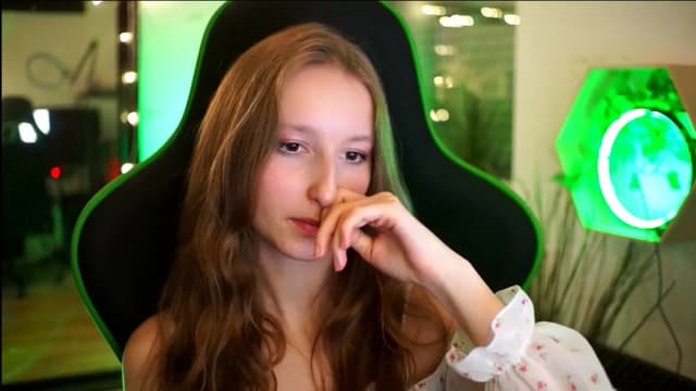 Gallery image thumbnail from Kira9's myfreecams stream on, 11/22/2025, 21:51 image 13 of 20