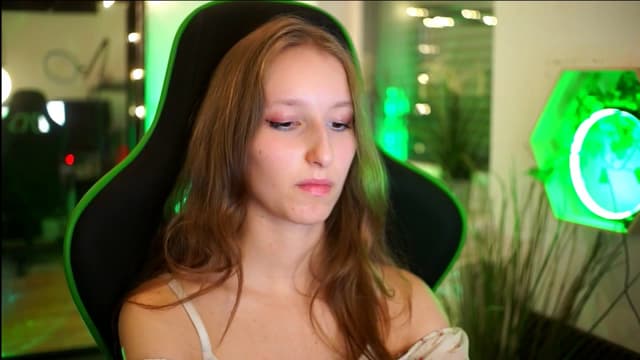 Gallery image thumbnail from Kira9's myfreecams stream on, 11/22/2025, 21:51 image 5 of 20