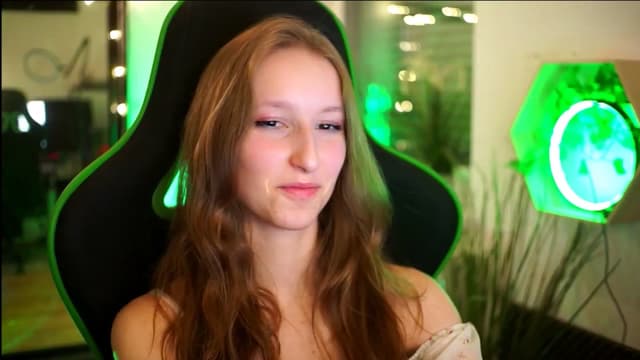 Gallery image thumbnail from Kira9's myfreecams stream on, 11/22/2025, 21:51 image 12 of 20
