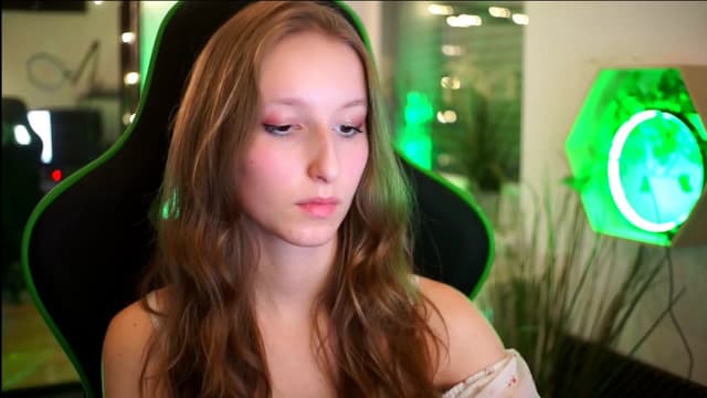 Gallery image thumbnail from Kira9's myfreecams stream on, 11/22/2025, 21:51 image 18 of 20