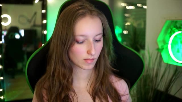 Gallery image thumbnail from Kira9's myfreecams stream on, 11/23/2025, 20:19 image 6 of 20