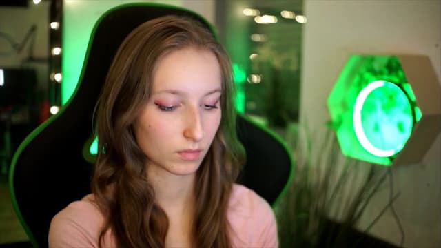 Gallery image thumbnail from Kira9's myfreecams stream on, 11/23/2025, 21:27 image 9 of 20