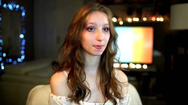 Gallery image thumbnail from Kira9's myfreecams stream on, 12/05/2025, 18:53 image 13 of 20
