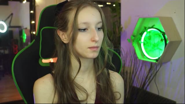 Gallery image thumbnail from Kira9's myfreecams stream on, 12/13/2025, 22:23 image 2 of 20