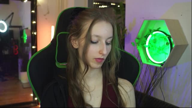Gallery image thumbnail from Kira9's myfreecams stream on, 12/13/2025, 22:23 image 15 of 20