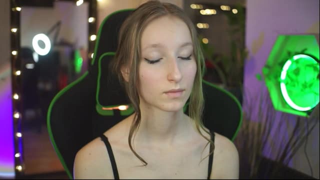 Gallery image thumbnail from Kira9's myfreecams stream on, 12/14/2025, 21:31 image 18 of 20