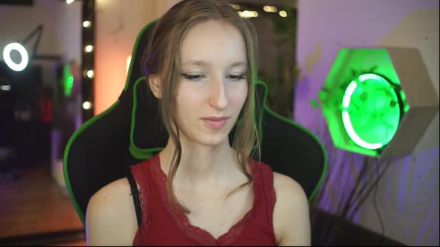 Gallery image thumbnail from Kira9's myfreecams stream on, 12/14/2025, 21:31 image 2 of 20
