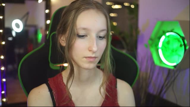 Gallery image thumbnail from Kira9's myfreecams stream on, 12/14/2025, 21:31 image 11 of 20