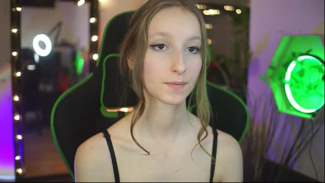 Gallery image thumbnail from Kira9's myfreecams stream on, 12/14/2025, 21:31 image 16 of 20