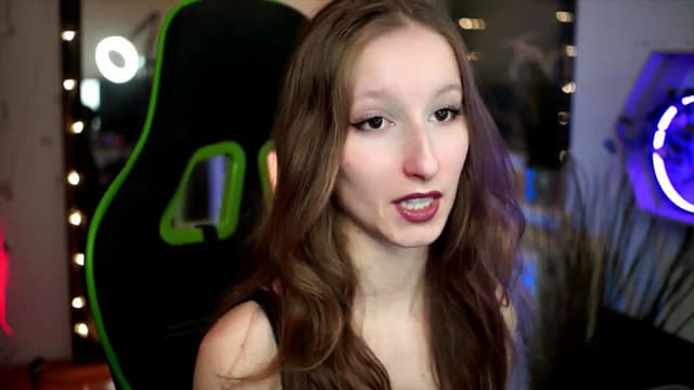 Gallery image thumbnail from Kira9's myfreecams stream on, 12/29/2025, 19:31 image 7 of 20