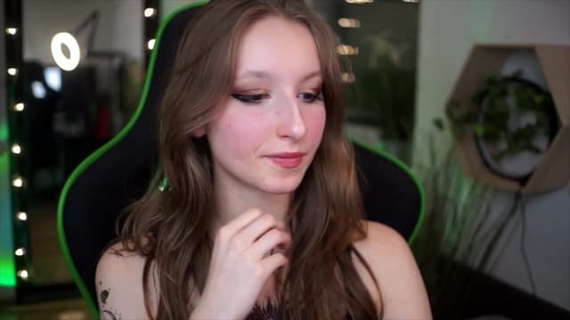 Gallery image thumbnail from Kira9's myfreecams stream on, 01/01/2026, 17:06 image 1 of 20