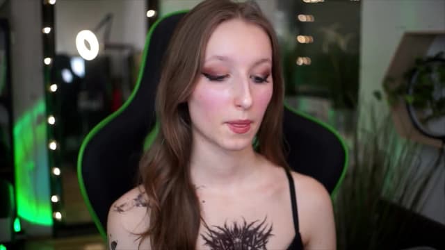 Gallery image thumbnail from Kira9's myfreecams stream on, 01/01/2026, 18:15 image 18 of 20