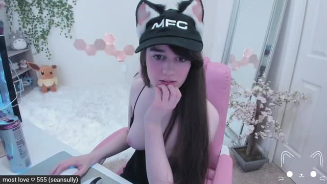 Gallery image thumbnail from Kitty's myfreecams stream on, 02/26/2023, 09:17 image 7 of 20