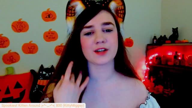 Gallery image thumbnail from Kitty's myfreecams stream on, 10/06/2024, 06:32 image 11 of 20