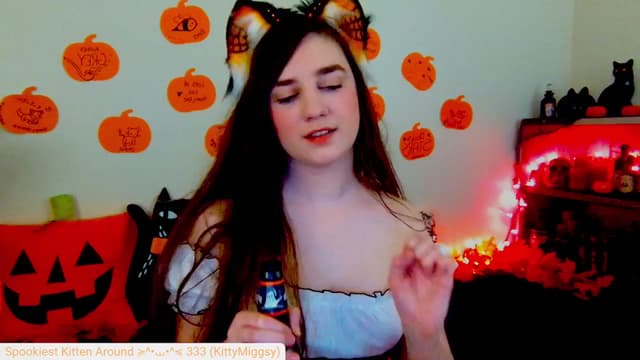 Gallery image thumbnail from Kitty's myfreecams stream on, 10/06/2024, 06:32 image 7 of 20