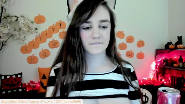 Gallery image thumbnail from Kitty's myfreecams stream on, 10/15/2024, 06:00 image 14 of 20