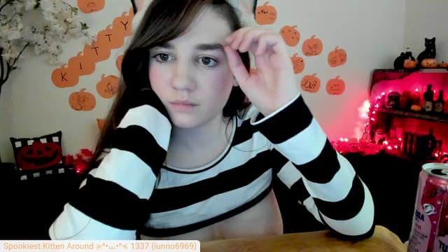 Gallery image thumbnail from Kitty's myfreecams stream on, 10/15/2024, 06:00 image 18 of 20