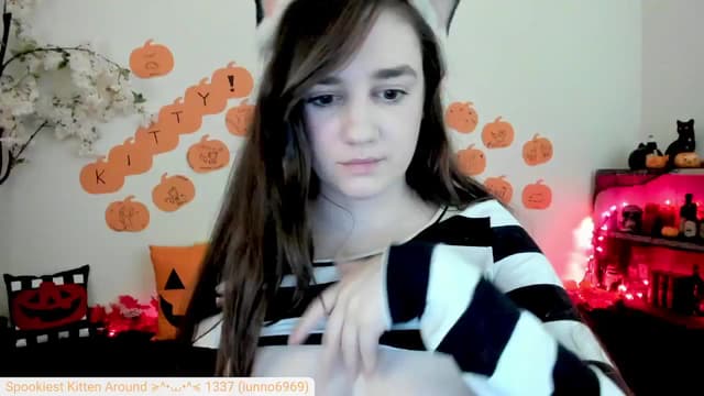 Gallery image thumbnail from Kitty's myfreecams stream on, 10/15/2024, 06:26 image 17 of 20